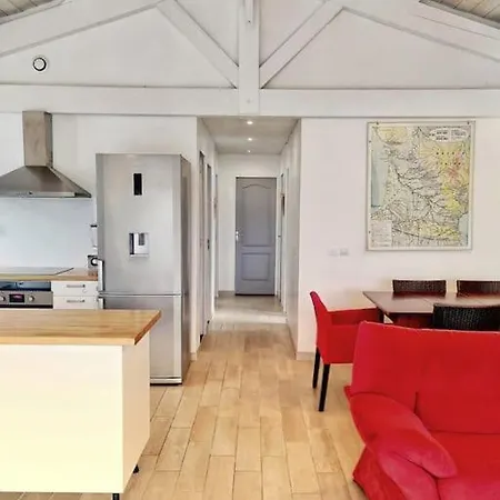 Dom wakacyjny Chalet Au-Dessus Du Lac. 3 Chambres, 5 Lits. *