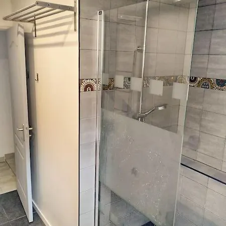 Chalet Au-Dessus Du Lac. 3 Chambres, 5 Lits. Biscarrosse