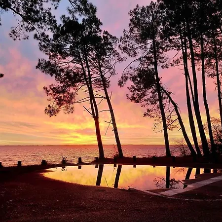 Chalet Au-Dessus Du Lac. 3 Chambres, 5 Lits. * Biscarrosse